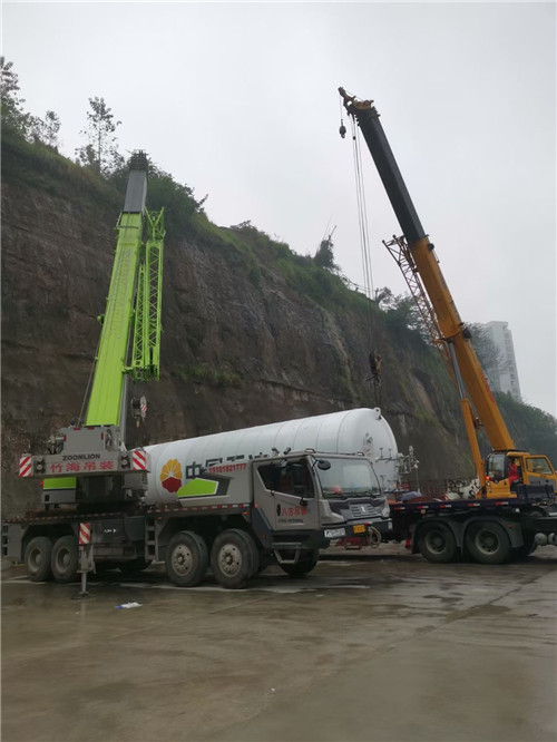 安庆市“不怕风雨冻”—— 吊车的 “恶劣环境适应” 技术